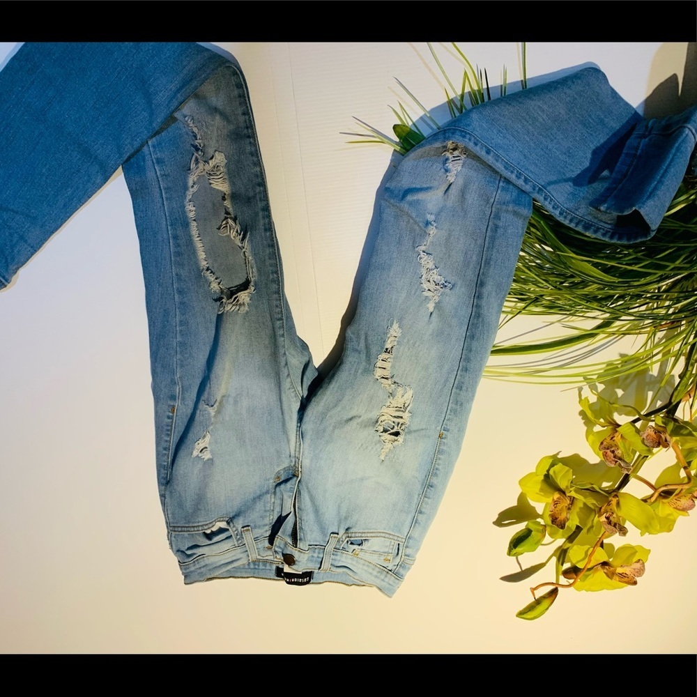 P5- Fashion Nova blue jeans size 25